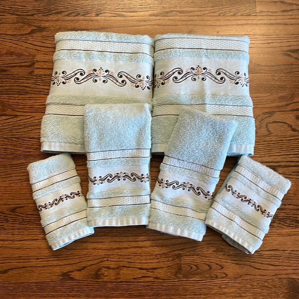 New! Set of 6, Matching bath towel set!
